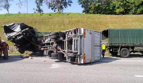 0202 TIGA PEMANDU TRAK ATM MAUT 3