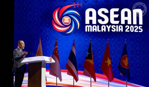 Perdana Menteri Datuk Seri Anwar Ibrahim berucap pada Sidang Kemuncak ASEAN Ke-47 dan Sidang Kemuncak Berkaitan semalam/Foto PMO