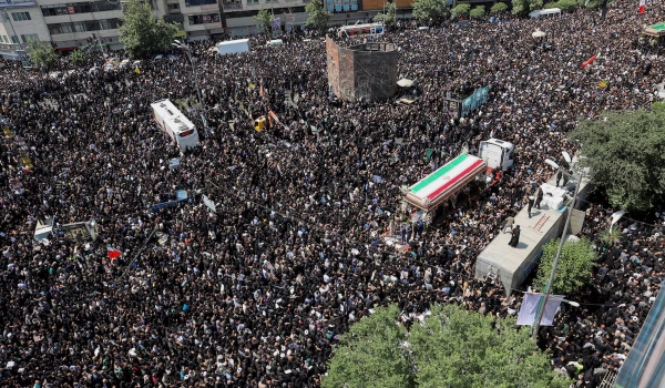 'Lautan manusia' mengiringi pengebumian Presiden Raisi, mangsa nahas helikopter