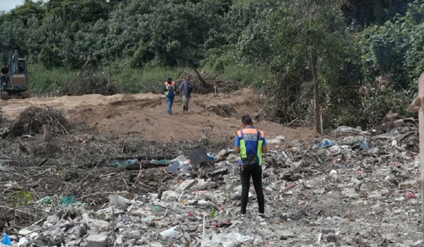 Tidak fikir risiko pencemaran, masih ada pihak buang sampah di tapak pelupusan haram