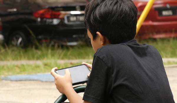 Cabaran kekeluargaan era digital: Ketagihan gajet perlu dibendung